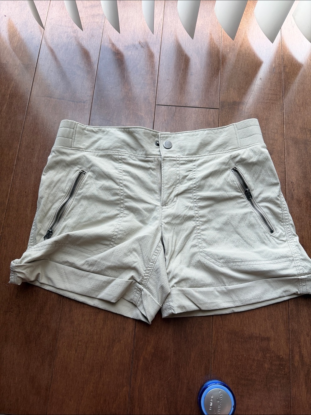 Athleta Light Cream Zip-Pocket Casual Shorts